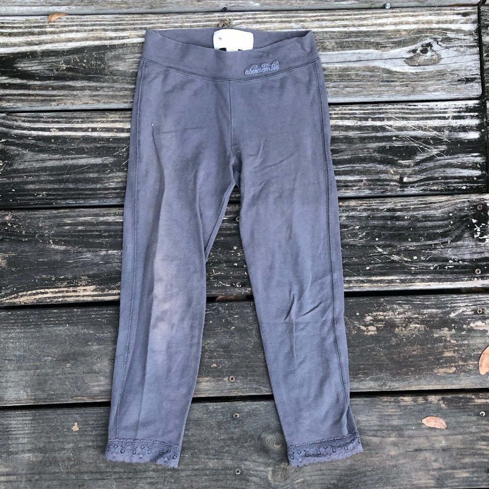 SOLD–Gray Lace Abercrombie Capri Leggings